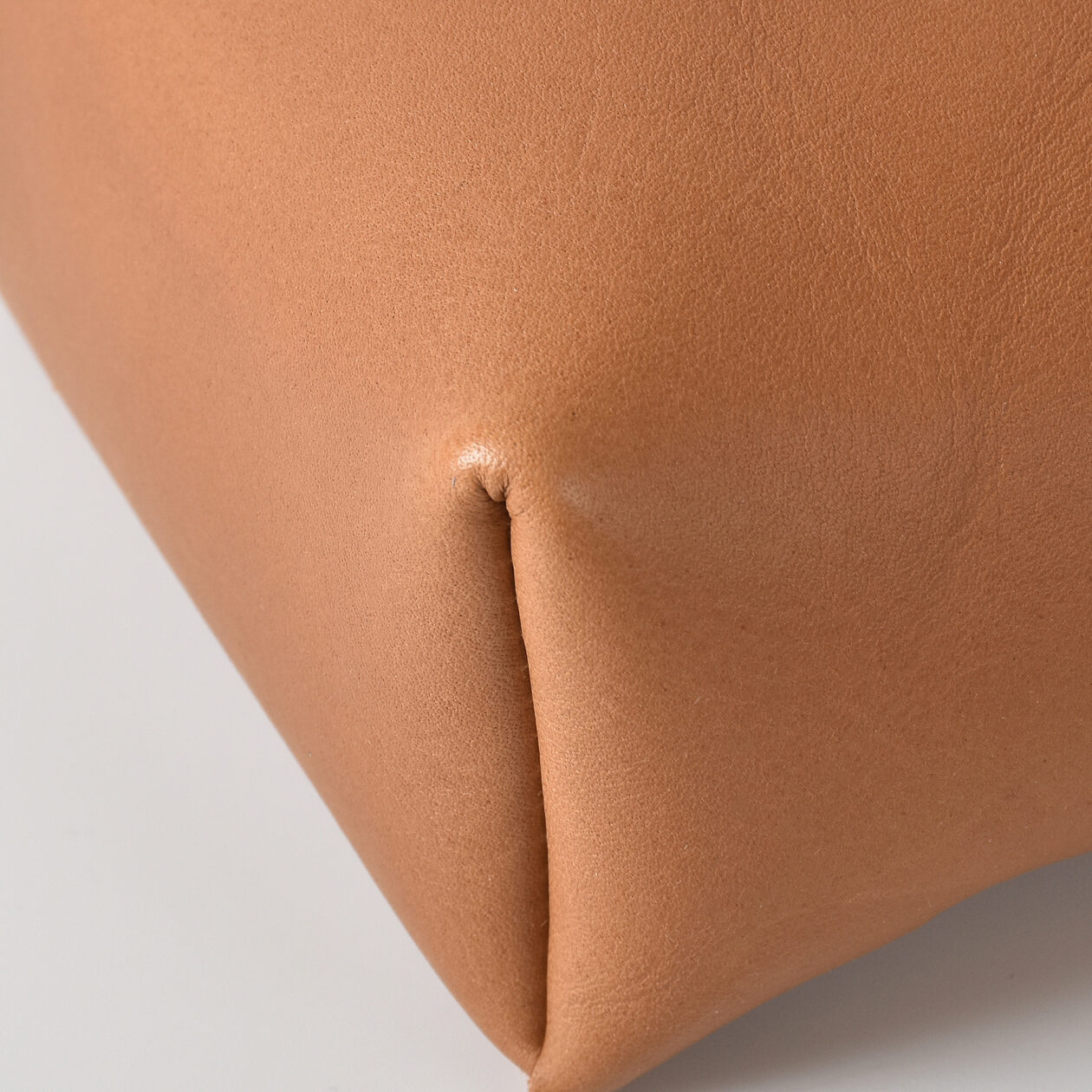 TISSUE COVER oiled leather brown detail