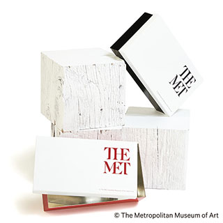 The special TIN BOX with “THE MET” logo will be on sale at “ISETAN MART x THE MET” which will be open on October 1st, 2021.