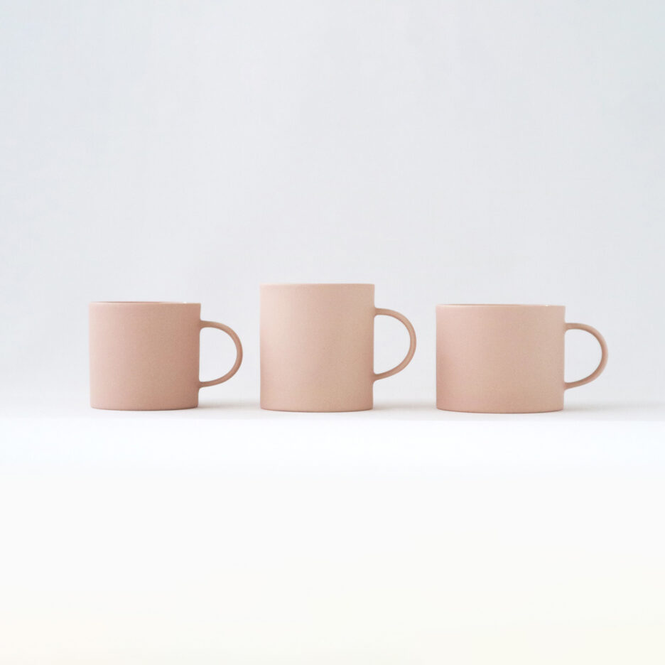 STONEWARE MUG is introduced on SPUR.JP.