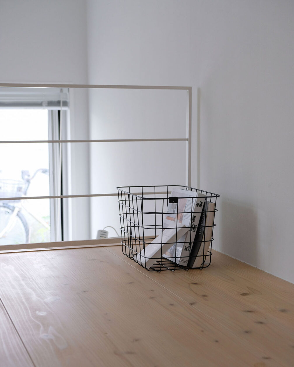 WIRE BASKET M black in the loft