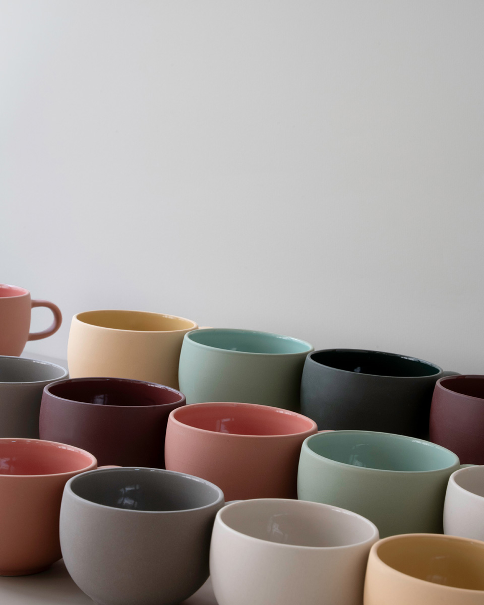 STONEWARE ROUND MUG lined up image