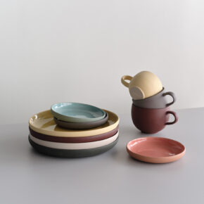 STONEWARE ROUND lined up