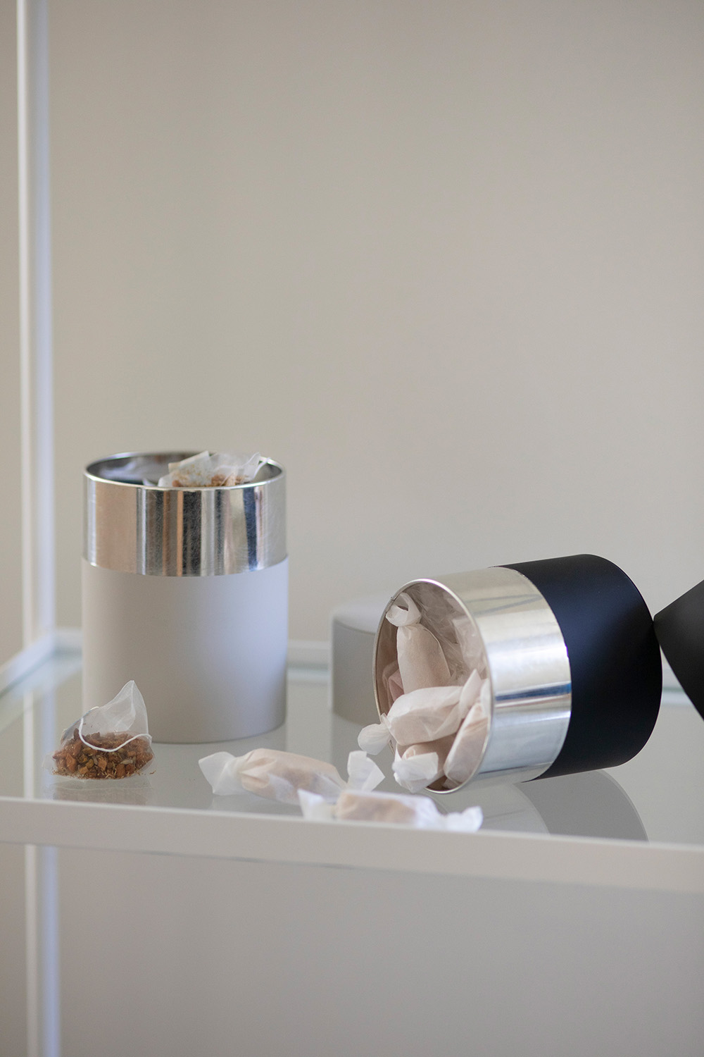 lifestyle TIN CADDY S navy M gray with candy