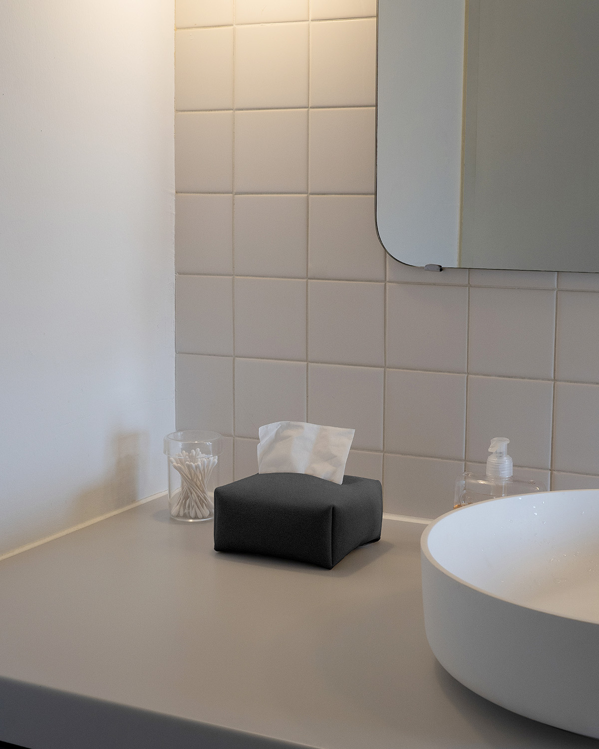 lifestyle TISSUE COVER fog half charcoal