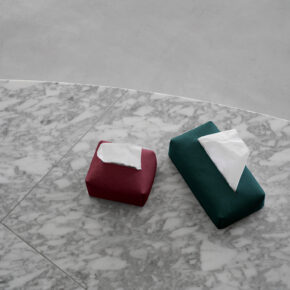 lifestyle TISSUE COVER fog bordeaux and dark green are made-to-order