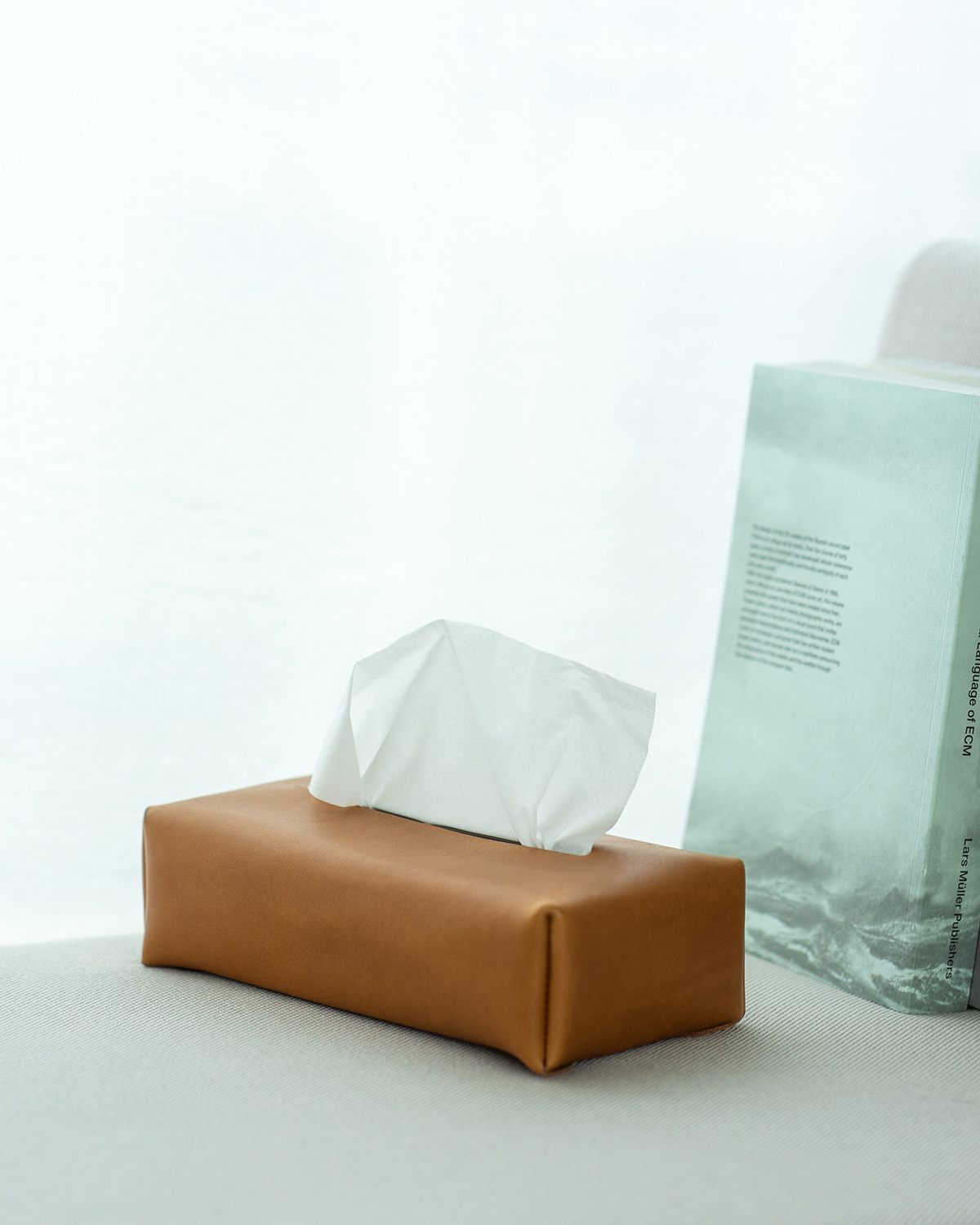 lifestyle TISSUE COVER oiled leather brown with book