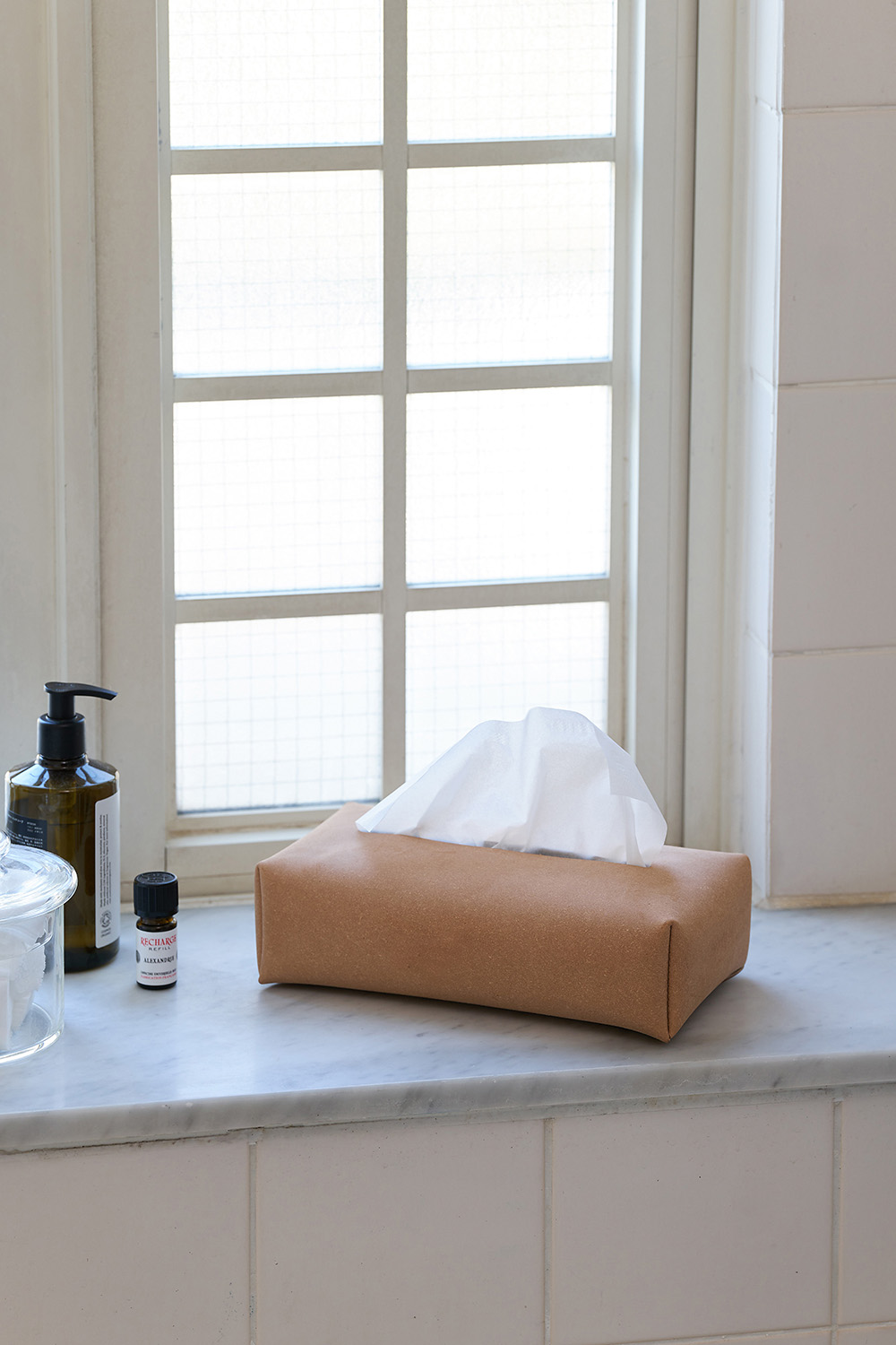 lifestyle TISSUE COVER recycled leather beige by the window